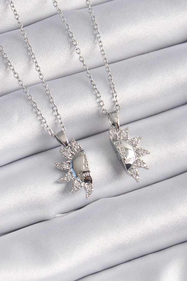 BKO9289 - 316L Çelik Gümüş Renk Zirkon Taşlı Güneş Model İşleme Yazı Detay Arkadaşlık Kolyesi