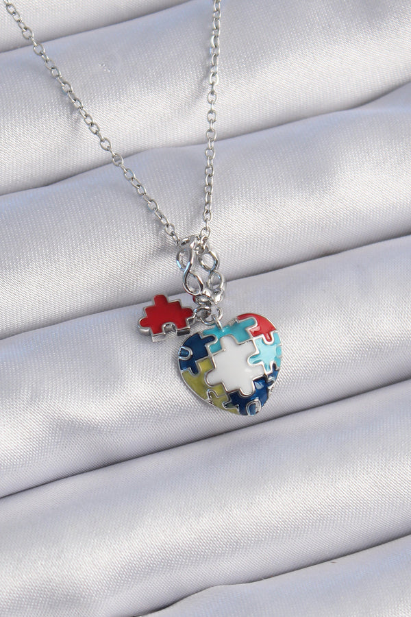 BKO9315 - 316L Çelik Gümüş Renk Yapboz Motif Kalp Figür Charm Model Kadın Kolye