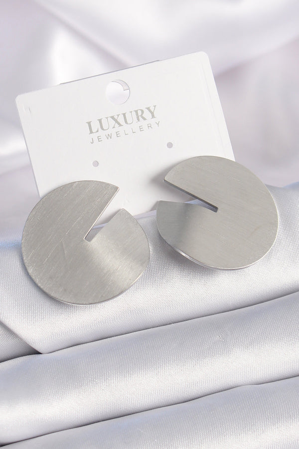 BKP9524 - Pirinç Gümüş Renk Daire Plaka Model Kadın Küpe