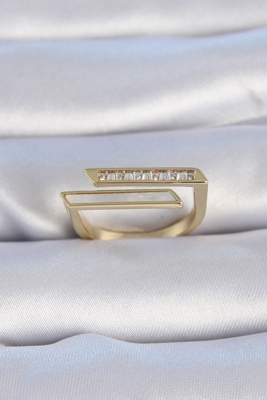 BYK3348 - Pirinç Gold Renk Zirkon Taşlı Beyaz Sedef Detay Kadın Yüzük