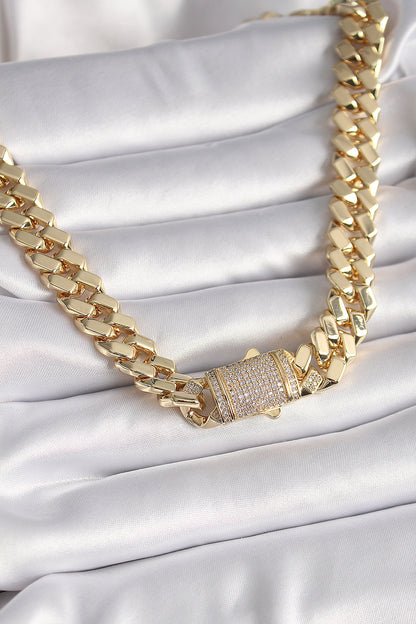 Pirinç Gold Renk VIP Exclusive Seri Gurmet Model Kadın Kolye - BKO9430