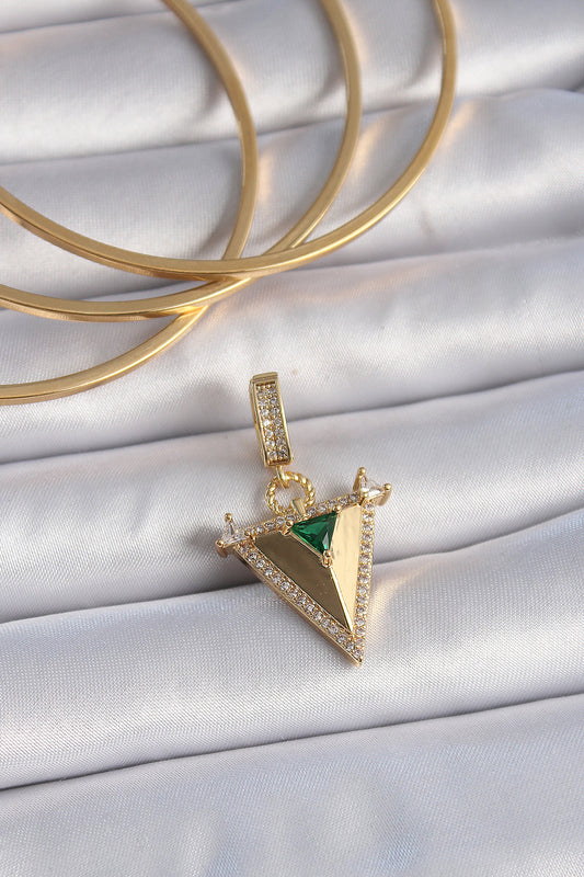 BC1002 - Pirinç Gold Renk Zirkon Taşlı 3D Üçgen Model Ajda Charm