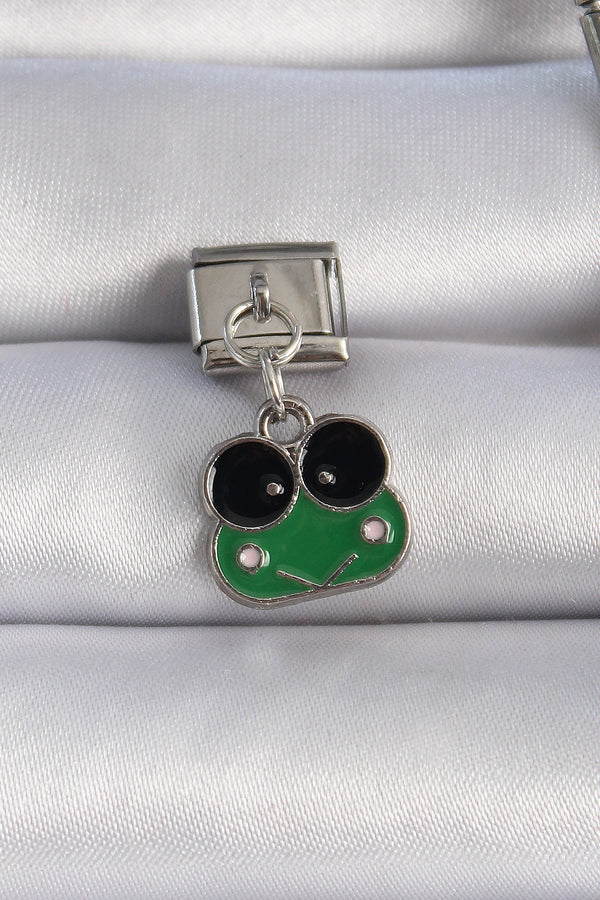 BC1071 - 316L Çelik Gümüş Renk Sallantılı Yeşil Kurbağa Figür Nomination Charm