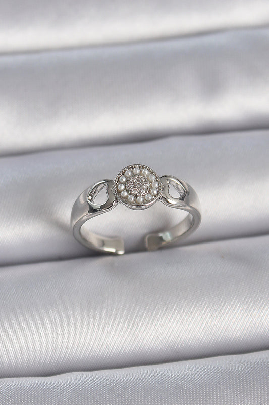 BYK3359 - Pirinç Gümüş Renk Zirkon Taşlı İncili Kalp İşleme Detay Ayarlanabilir Model Kadın Yüzük