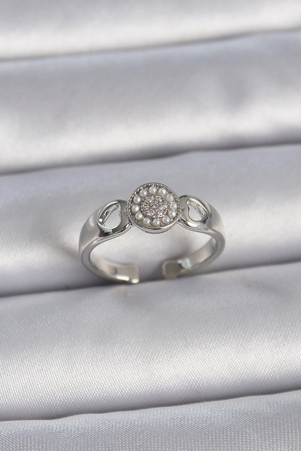 BYK3359 - Pirinç Gümüş Renk Zirkon Taşlı İncili Kalp İşleme Detay Ayarlanabilir Model Kadın Yüzük