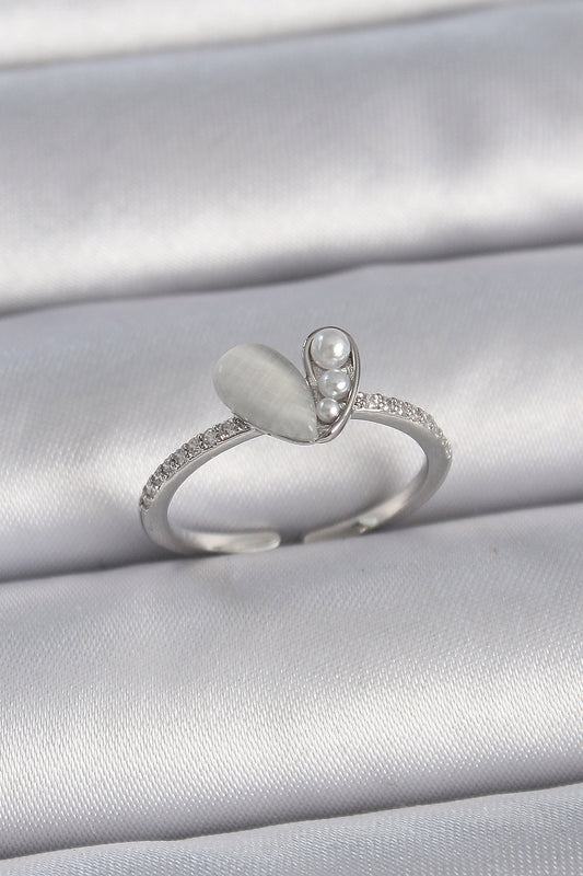 BYK3377 - Pirinç Gümüş Renk Ayarlanabilir Zirkon Taşlı İncili Beyaz Mineli Kalp Model Kadın Yüzük