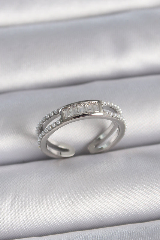 BYK3381 - Pirinç Gümüş Renk Ayarlanabilir Sıralı İncili Zirkon Taşlı Kadın Yüzük