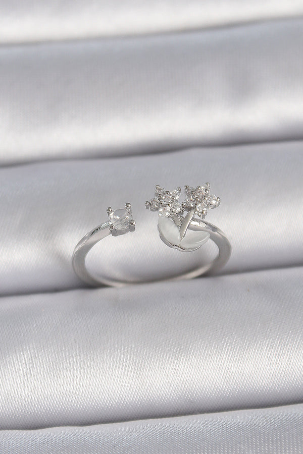 BYK3397 - Pirinç Gümüş Renk Ayarlanabilir Zirkon Taşlı Yıldız Model Kadın Yüzük