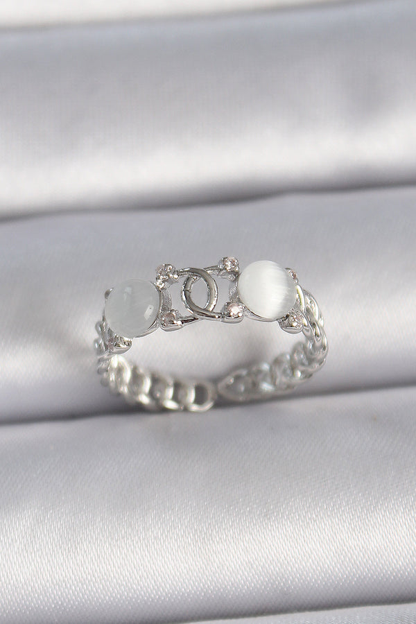 BYK3403 - Pirinç Gümüş Renk Ayarlanabilir Zirkon Taşlı Beyaz Mineli Birleşik Halka Model Kadın Yüzük