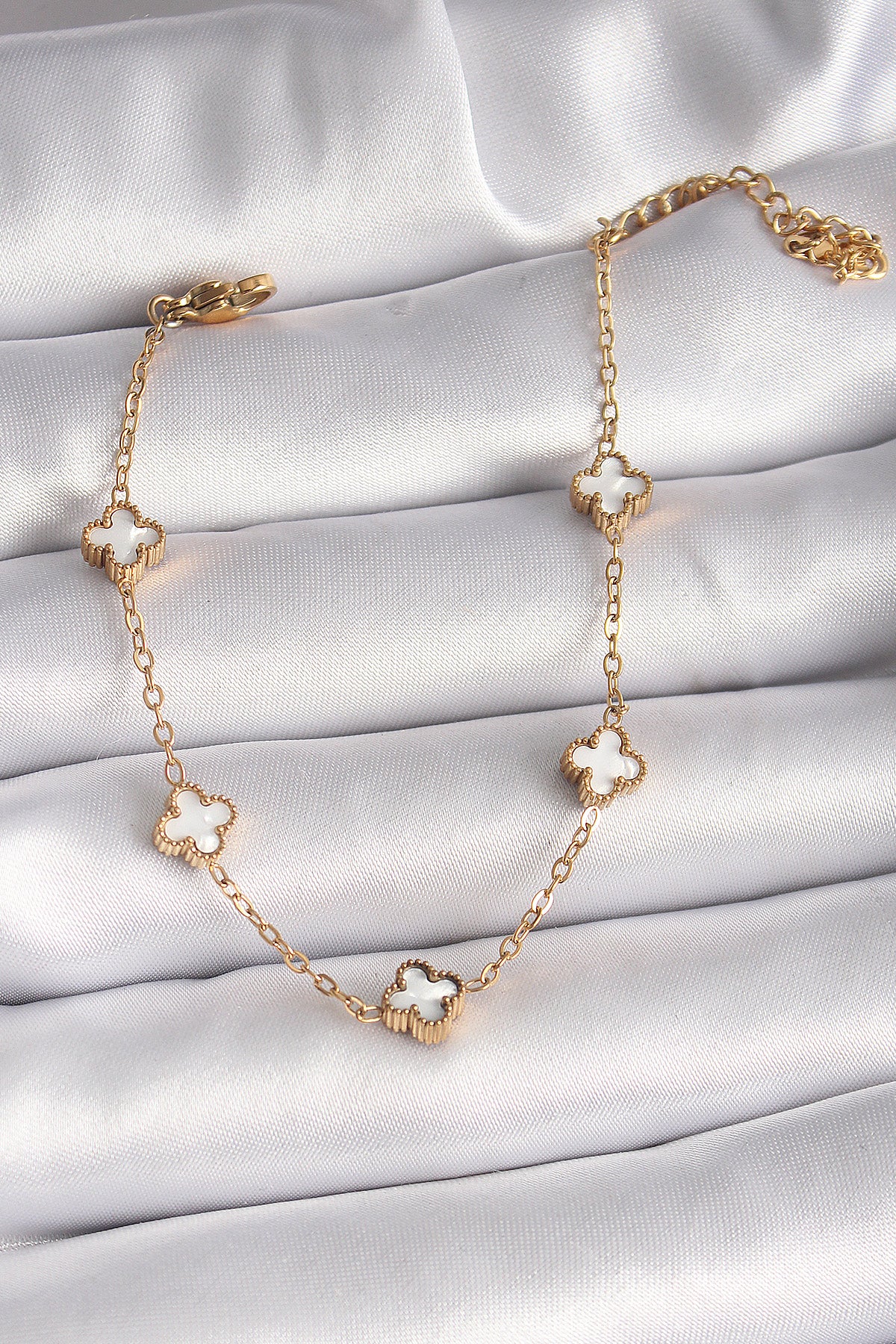 BB6476 - 316L Çelik Gold Renk Beyaz Baby Boy Yonca Model Kadın Bileklik