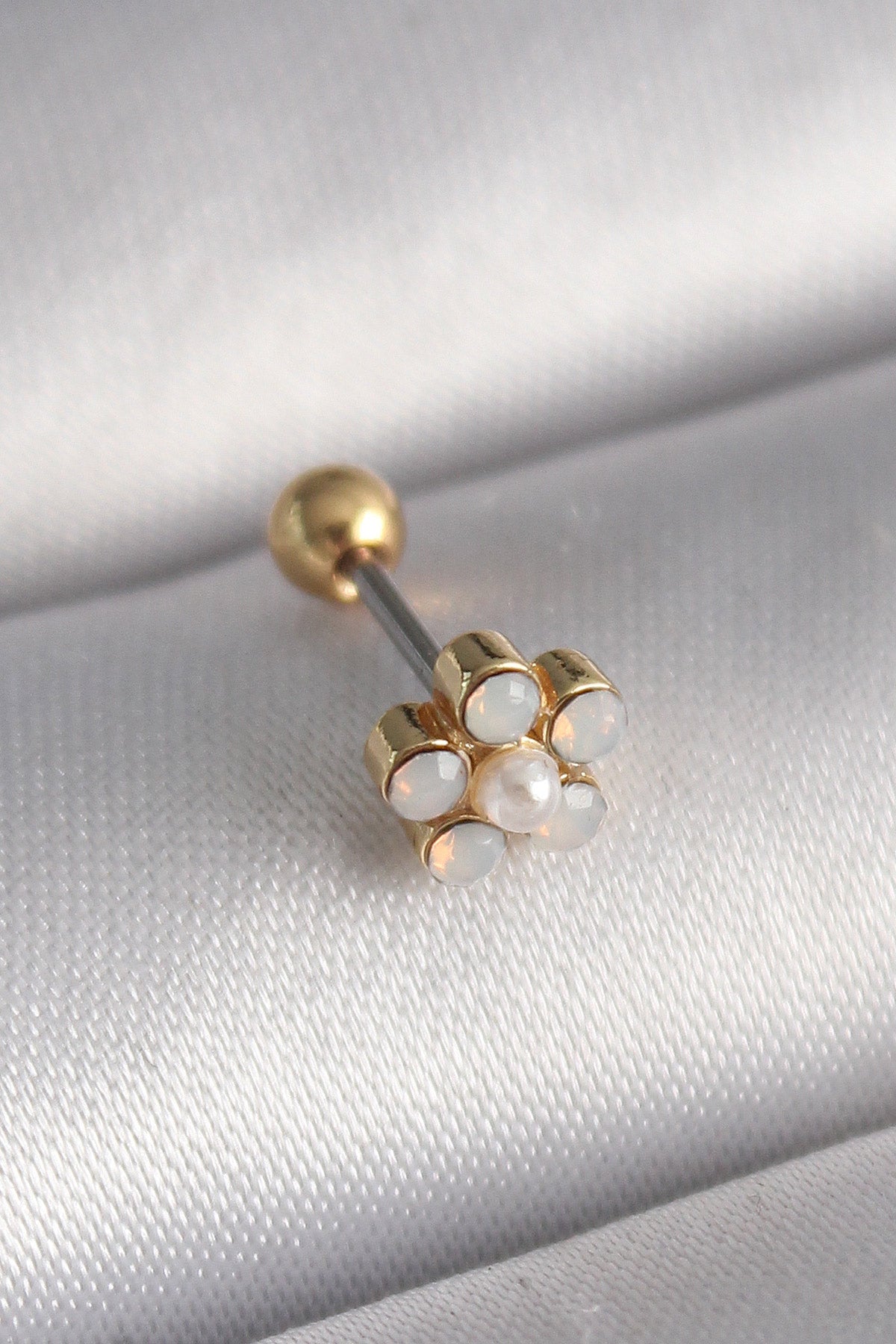 316L Çelik Gold Renk Zirkon Taşlı Çiçek Model Tragus Piercing - PR1282