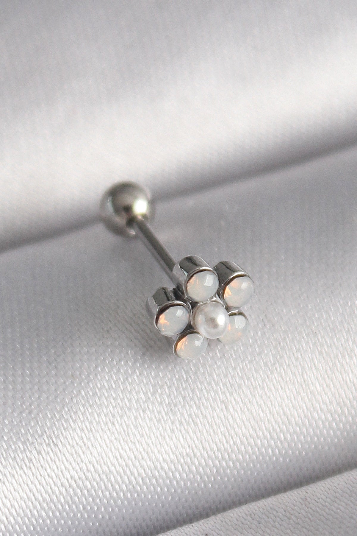316L Çelik Gümüş Renk Zirkon Taşlı Çiçek Model Tragus Piercing - PR1283