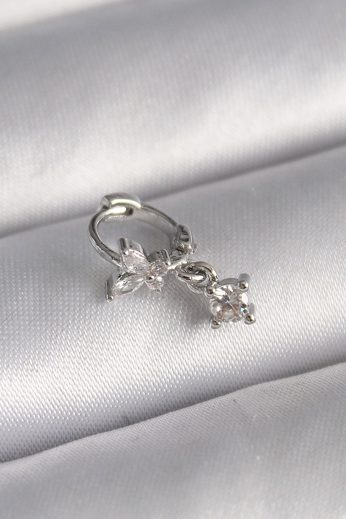 316L Çelik Gümüş Renk Zirkon Taşlı Kelebek Model Sallantı Detay Tragus Piercing - PR1299
