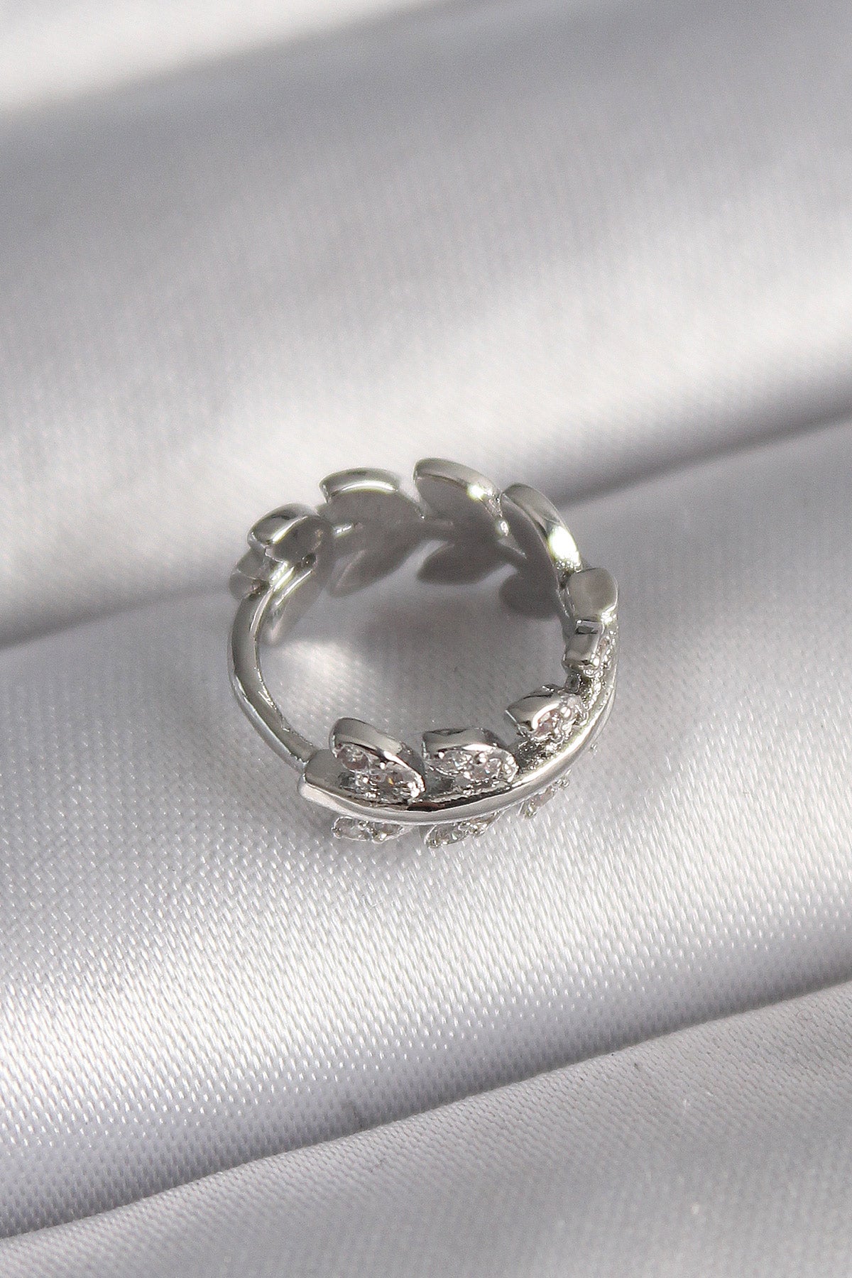 316L Çelik Gümüş Renk Zirkon Taşlı Yaprak Model Tragus Piercing - PR1303