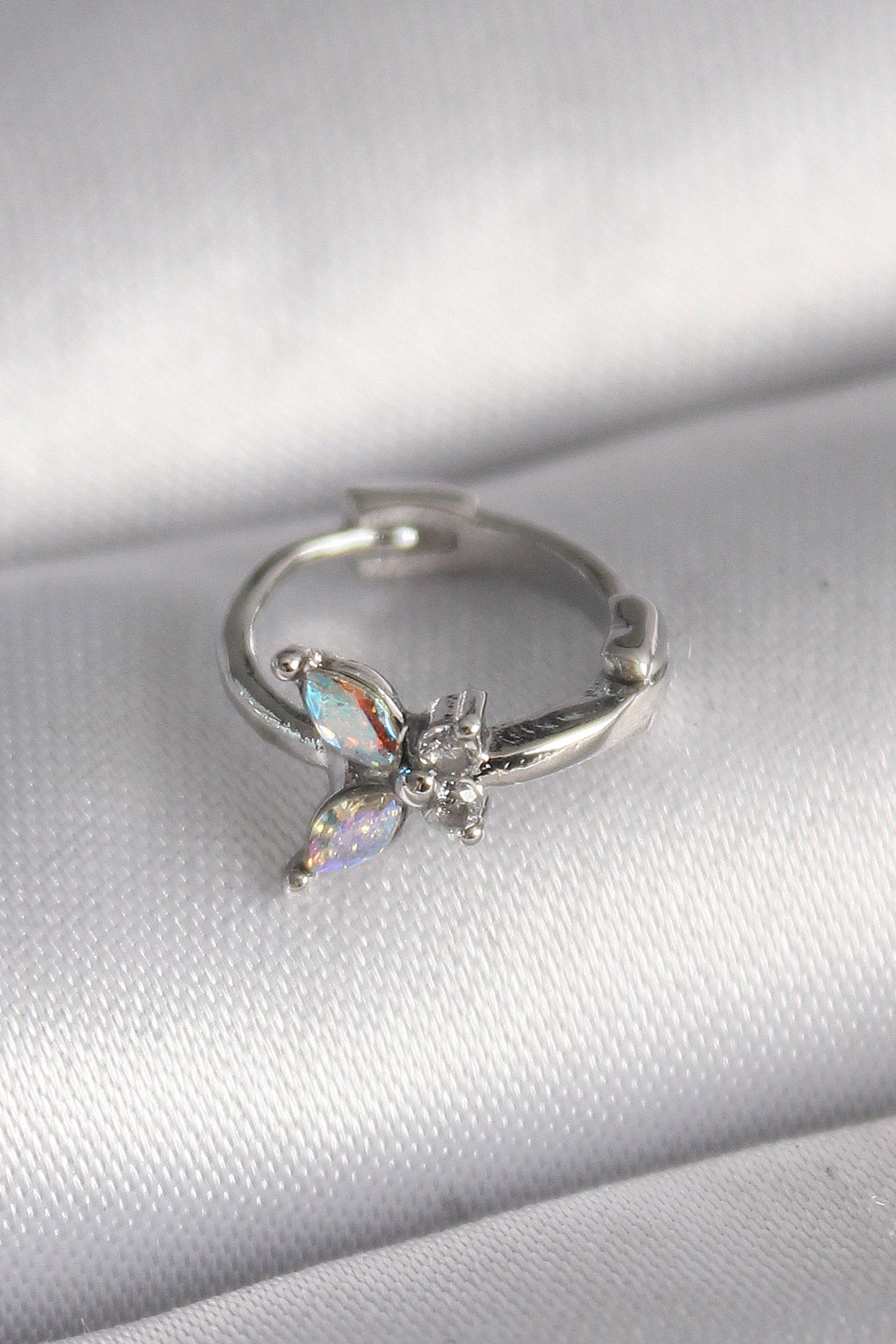 316L Çelik Gümüş Renk Zirkon Taşlı Kelebek Model Tragus Piercing - PR1327