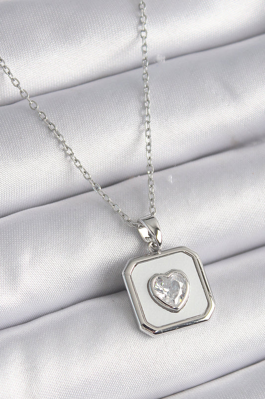 BKO9525 - 316L Çelik Gümüş Renk Kare Madalyon Kalp Zirkon Taş İşleme Kadın Kolye