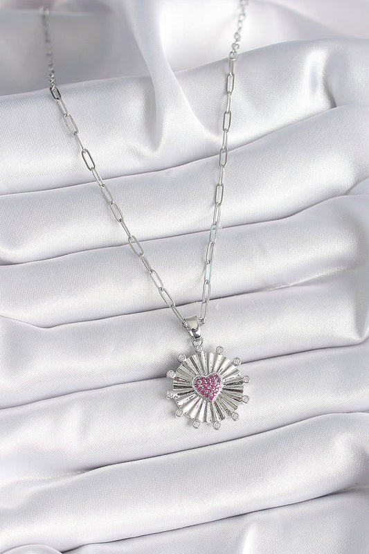 BKO9533 - 316L Çelik Gümüş Renk Pembe Zirkon Taşlı Kalp İşleme Madalyon Model Kadın Kolye