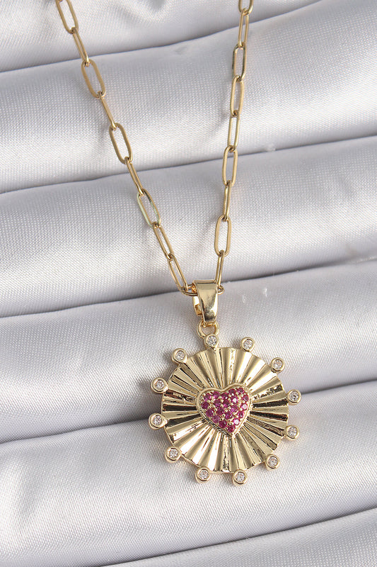 BKO9534 - 316L Çelik Gold Renk Pembe Zirkon Taşlı Kalp İşleme Madalyon Model Kadın Kolye