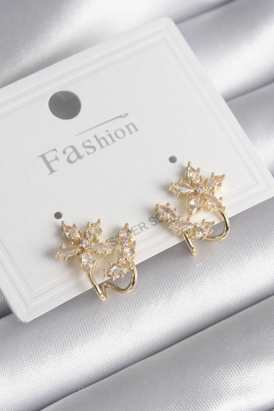 BKP9739 - Pirinç Gold Renk Zirkon Taşlı Çiçek Model Kadın Küpe