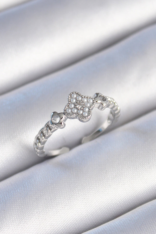 BYK3439 - Pirinç Gümüş Renk İncili Yonca Model Zirkon Taş Detaylı Kadın Yüzük