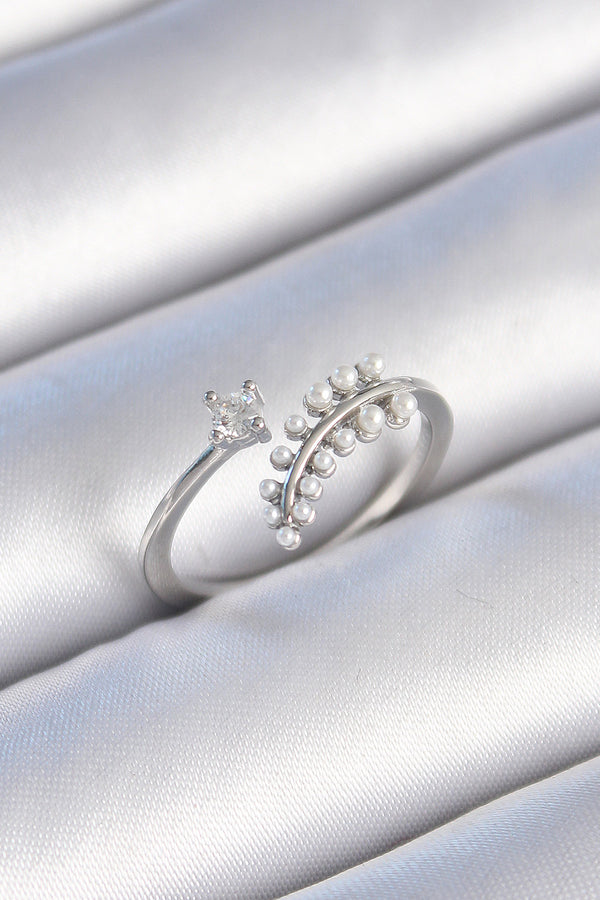 BYK3453 - Pirinç Gümüş Renk Zirkon Taşlı İncili Yaprak Model Kadın Yüzük