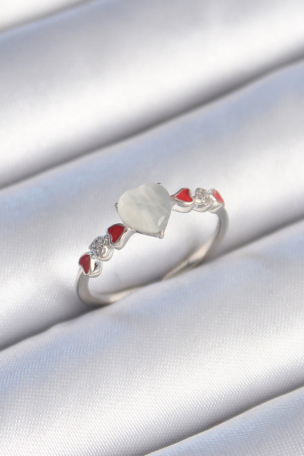 BYK3459 - Pirinç Gümüş Renk Beyaz Mineli Kalp Model Zirkon Taş Detaylı Kadın Yüzük