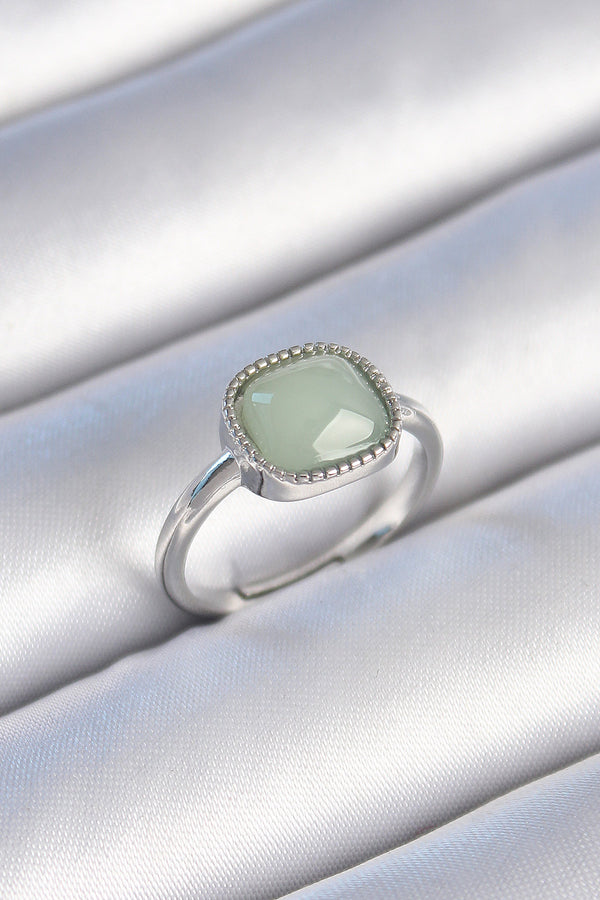 BYK3473 - Pirinç Gümüş Renk Yeşil Kare Mineli Kadın Yüzük