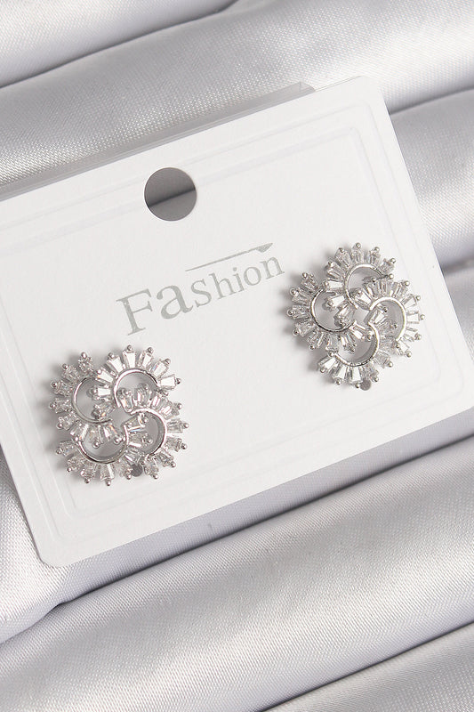 BKP9791 - Pirinç Gümüş Renk Zirkon Taşlı Yonca Model Kadın Küpe