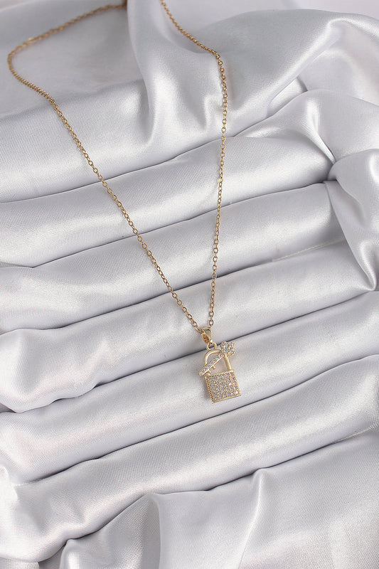 BKO9585 - 316L Çelik Gold Renk Zincir Zirkon Taşlı Asma Kilit Anahtar Model Kadın Kolye