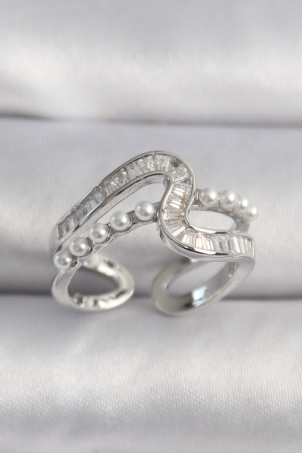 BYK3511 - Pirinç Gümüş Renk Zirkon Taşlı İnci Detay VIP Seri Kadın Yüzük