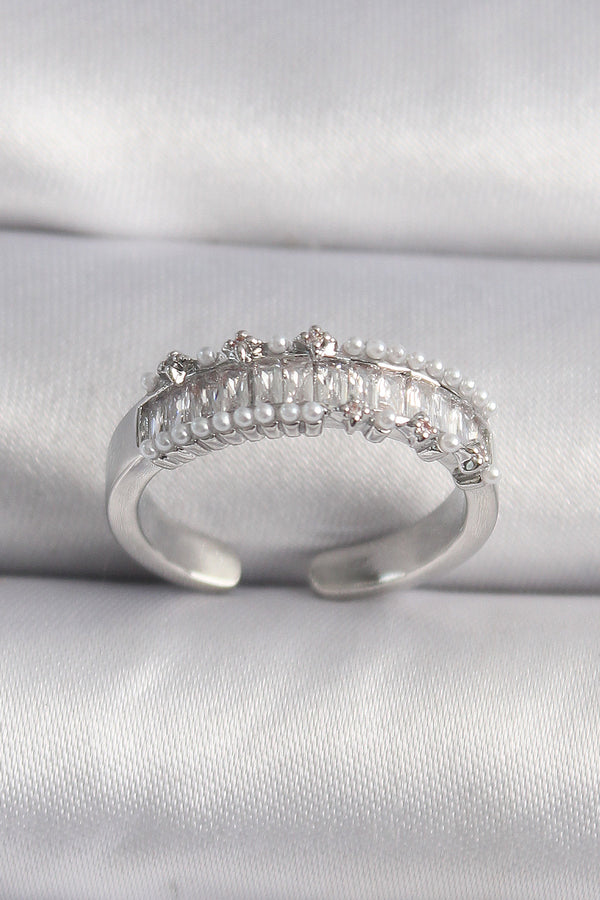 BYK3519 - Pirinç Gümüş Renk Zirkon Taşlı İnci Detay VIP Seri Kadın Yüzük