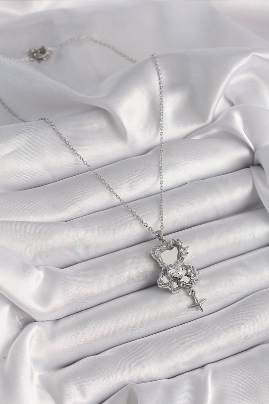 BKO9627 - 316L Çelik Gümüş Renk Ayna Ayıcık Model Zirkon Taşlı Kalp Detay Kadın Kolye