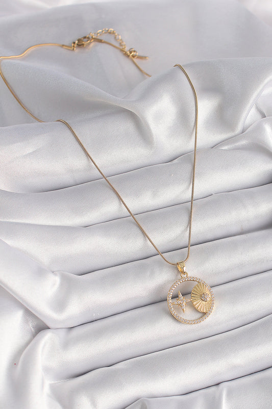 BKO9636 - 316L Çelik Gold Renk Zincir Zirkon Taşlı Yıldız İşleme Madalyon Model Kadın Kolye