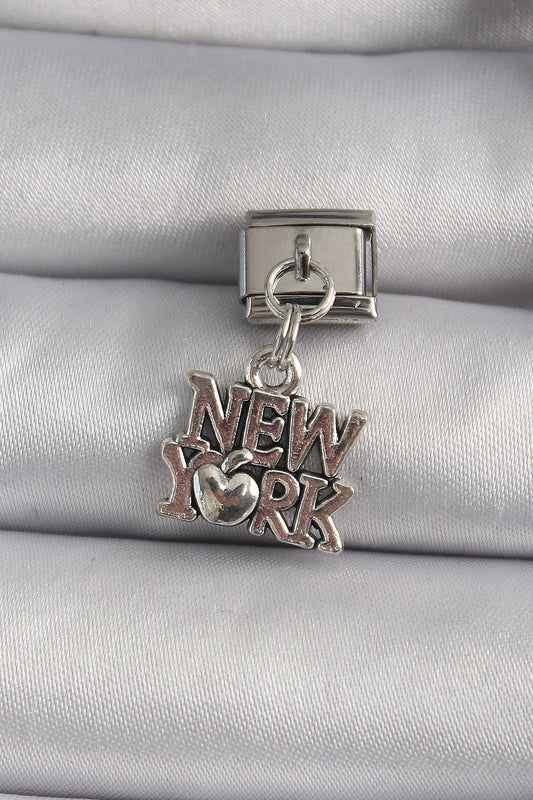 316L Çelik Gümüş Renk Sallantı New York Yazı Model Nomination Charm - BC1120