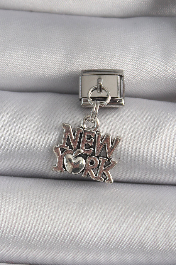 BC1120 - 316L Çelik Gümüş Renk Sallantı New York Yazı Model Nomination Charm