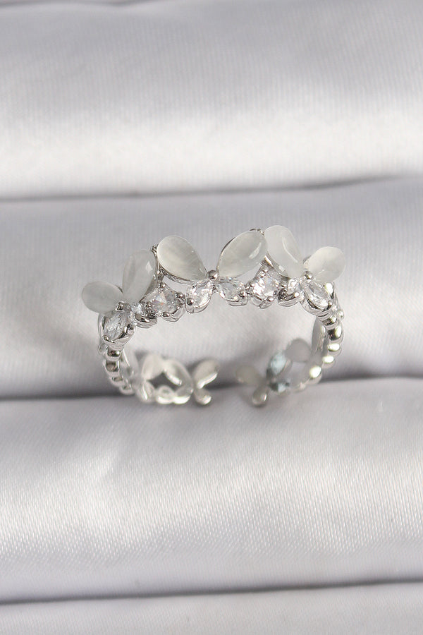 BYK3530 - Pirinç Gümüş Renk Zirkon Taşlı Beyaz Mineli Kelebek Model Ayarlanabilir Yüzük