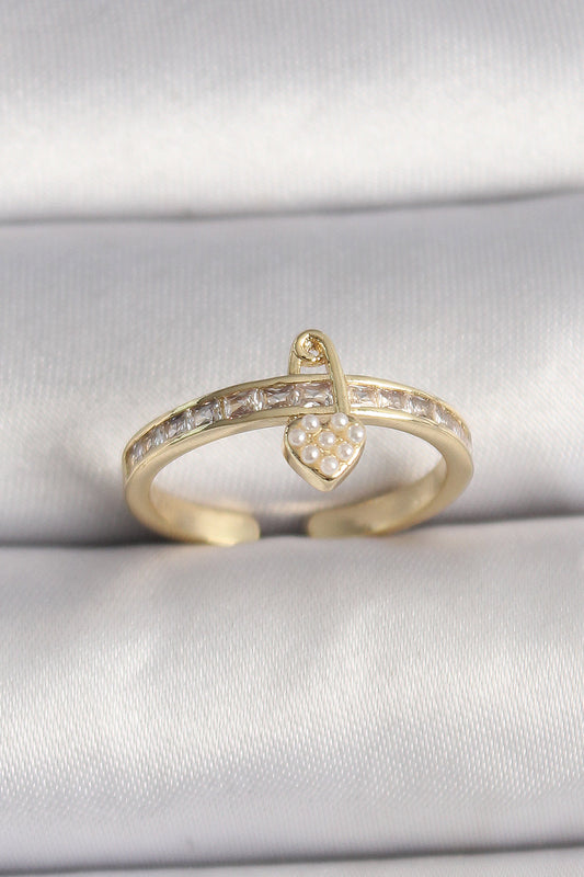 BYK3537 - Pirinç Gold Renk Zirkon Taşlı İnci Detay Kilit Kalp Figür Ayarlanabilir Yüzük