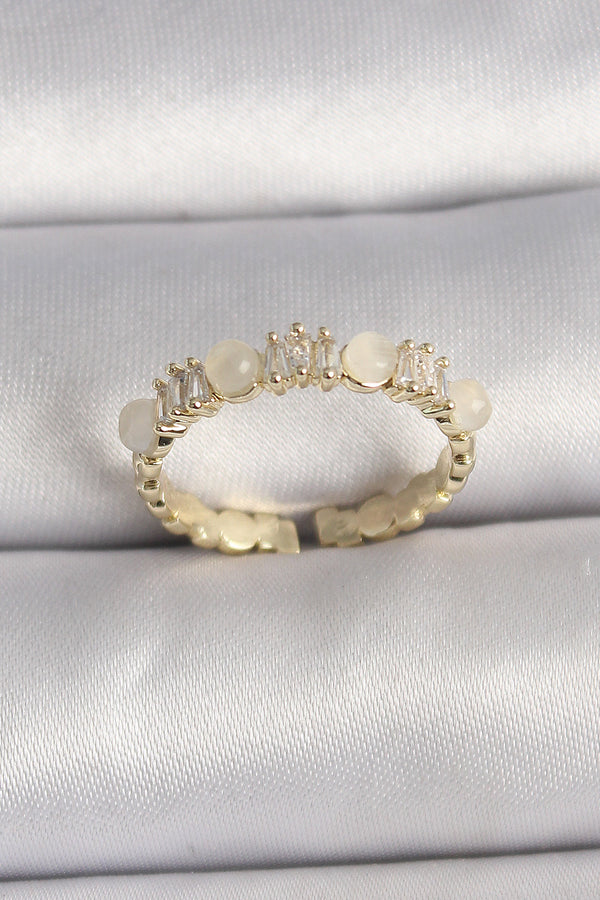 BYK3559 - Pirinç Gold Renk Zirkon Taşlı Beyaz Mineli Ayarlanabilir Yüzük