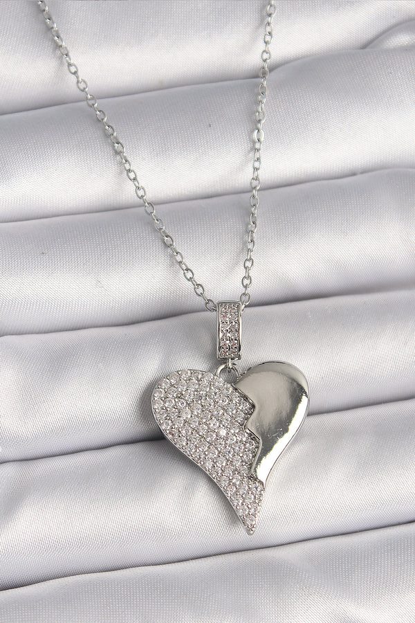 BKO9756 - 316L Çelik Gümüş Renk Zincir Zirkon Taşlı Kırık Kalp Model Kadın Kolye