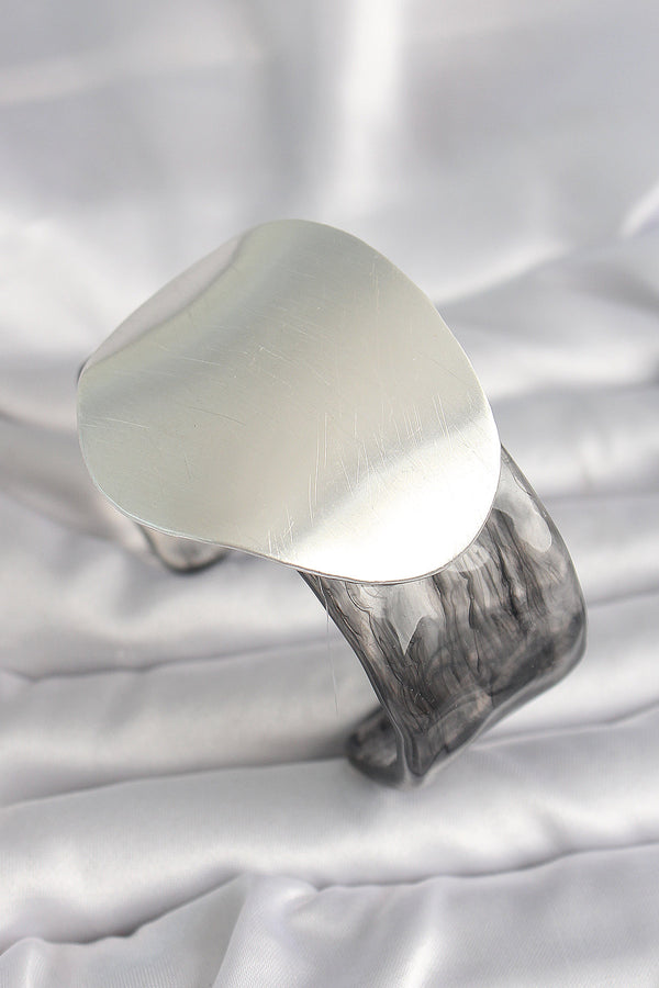 BB6669 - Siyah Mermer Desen Akrilik Pilastik Gümüş Plaka Model Vintage Kadın Bilezik