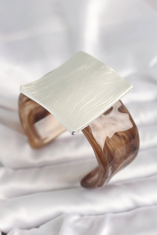 BB6672 - Kahverengi Mermer Desen Akrilik Plastik Gümüş Kare Plaka Model Vintage Kadın Bilezik