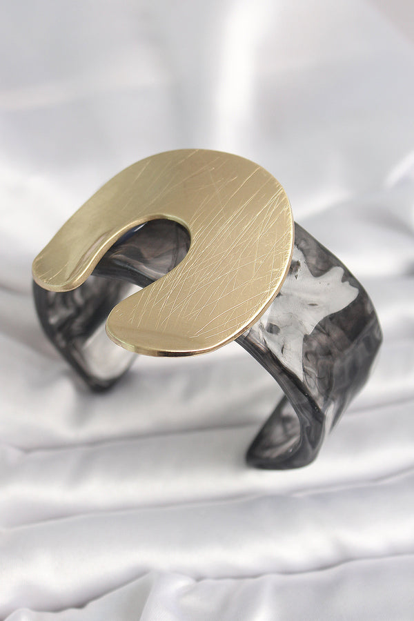 BB6677 - Siyah Mermer Desen Akrilik Plastik Gold Nal Model Plaka Vintage Kadın Bilezik