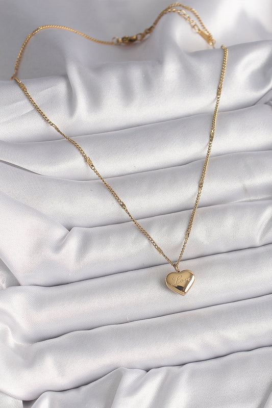 BKO9778 - 316L Çelik Gold Renk Zincir Love İşlemeli Kalp Figür Kadın Kolye