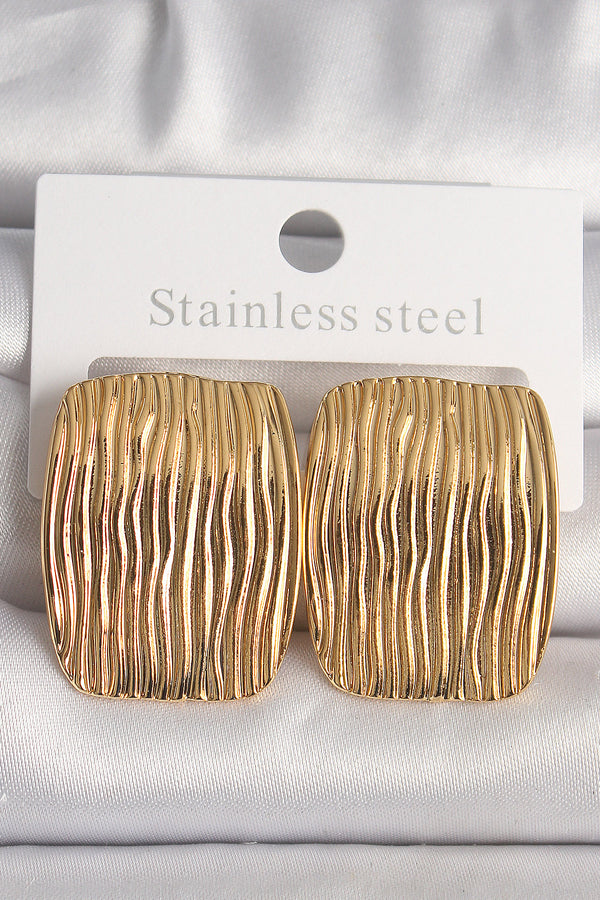 BKP10145 - Pirinç Gold Renk İşlemeli Kare Plaka Model Kadın Küpe