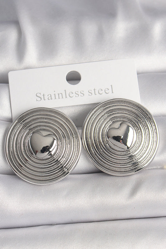 BKP10154 - Pirinç Gümüş Renk Kalp İşlemeli Daire Plaka Model Kadın Küpe