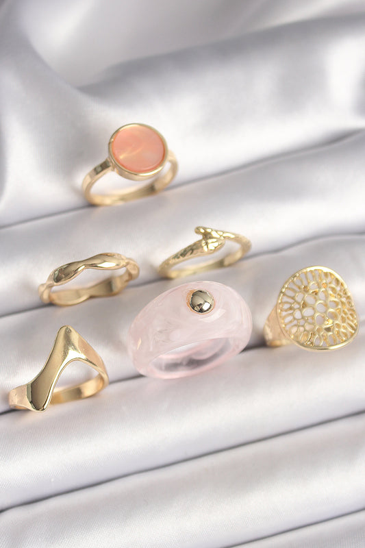 BYK3613 - Pirinç Gold Renk Pembe Plastik Yüzük Model Daire Pembe Mine Yılan Detay 6'Lı Kadın Yüzük Seti