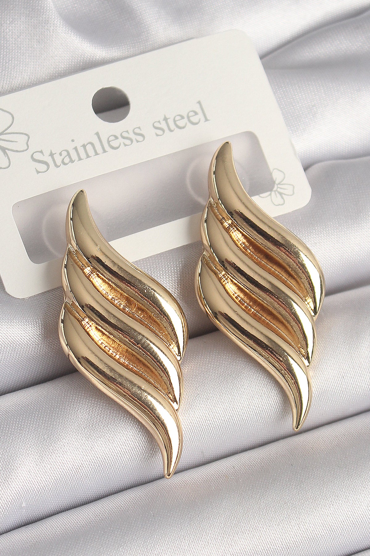 BKP10237 - Pirinç Gold Renk 3 Sıra Dalga Model Kadın Küpe