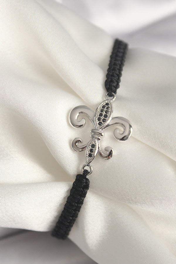 BB6806 - Pirinç Gümüş Renk Zirkon Taş İşlemeli Zambak Model Asansörlü Makrome Model Kadın Bileklik