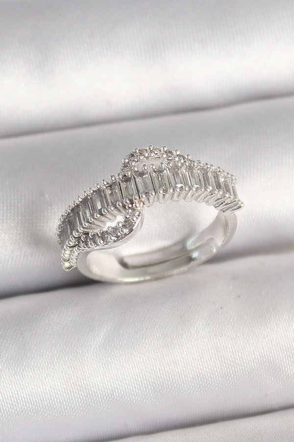 BYK3690 - Pirinç Gümüş Renk Su Yolu Zirkon Taşlı Ayarlanabilir Model Kadın Yüzük