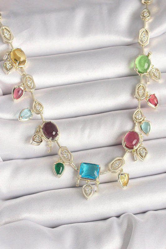 BKO10004 - Pirinç Gold Renk Renli Zirkon Taşlı VIP Seri Kadın Kolye